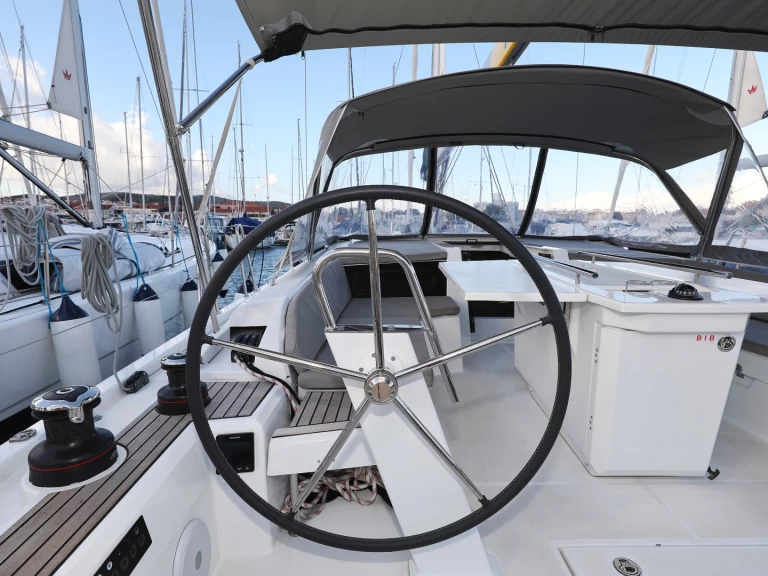 Bareboat Rental Sailboat Bénéteau with a boat licence