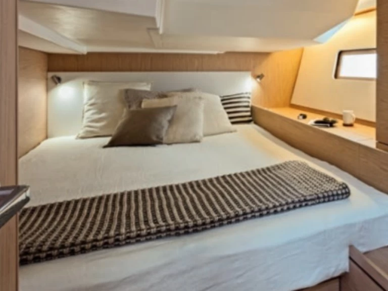 Boat rental Bénéteau Oceanis 51.1 in Le Marin on Samboat