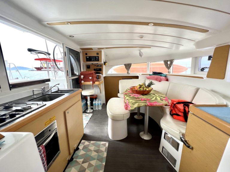 Rent a Lagoon Lagoon 380 S2 Papeete