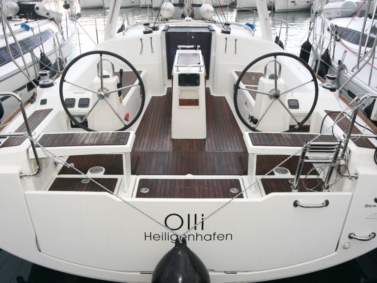 Boat rental Bénéteau Oceanis 38 in Pula on Samboat