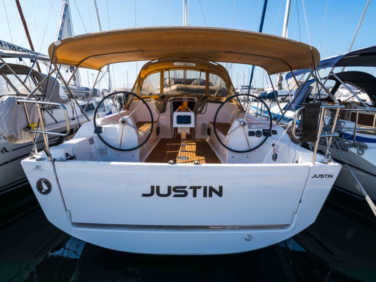 Boat rental Dufour Dufour 382 Grand Large in Biograd na Moru on Samboat