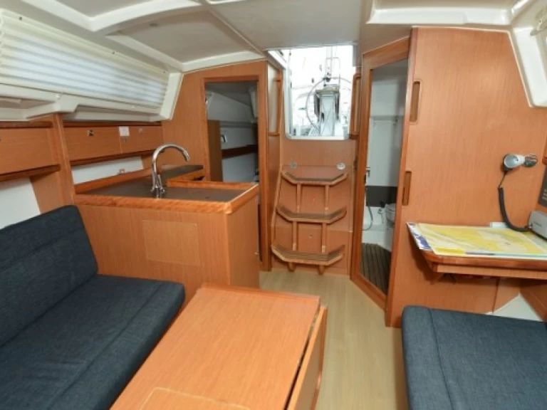 Sailboat rental in Pirovac - Bavaria Cruiser 33