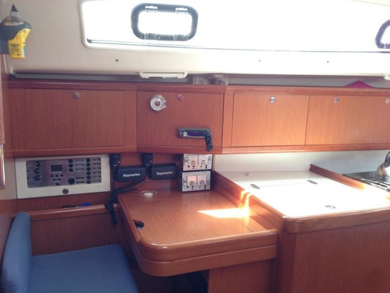 Sailboat rental with or without captain Bénéteau Lávrio