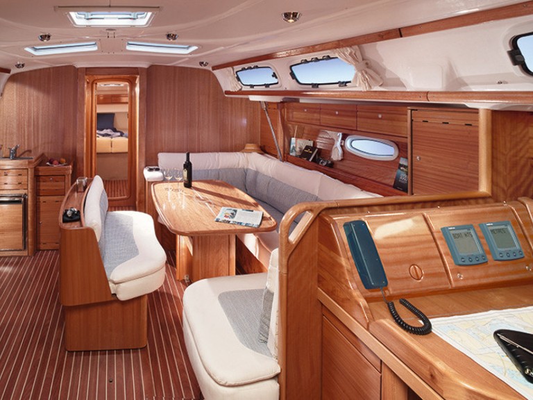 Sailboat for rent Anzio at the best price