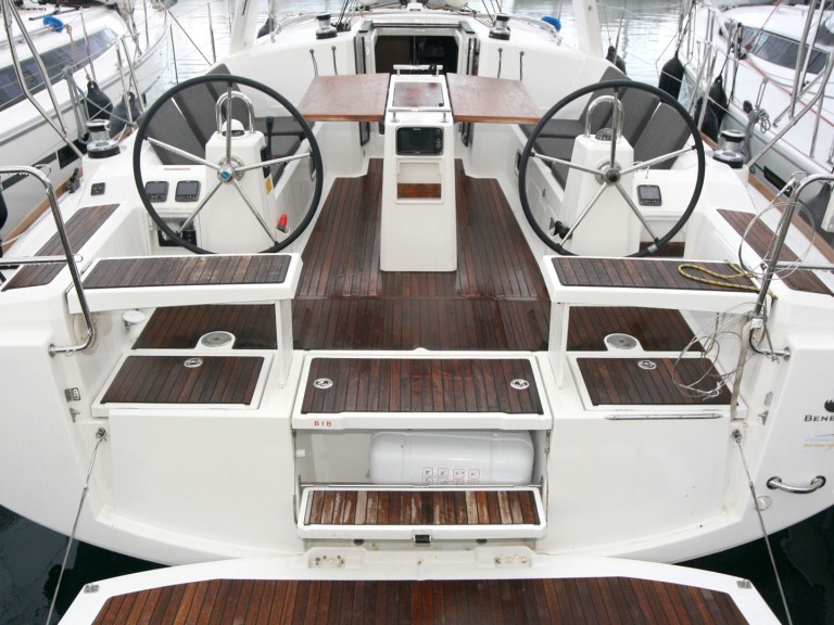 Bénéteau Oceanis 38 in Pula on SamBoat