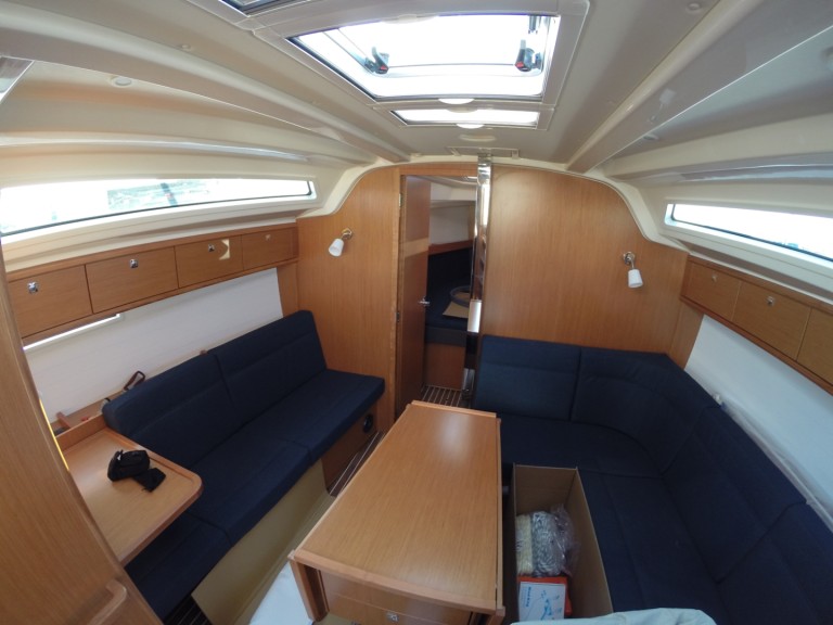 Boat rental Bavaria Cruiser 37 in Vrsar on Samboat