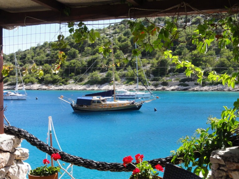 Bareboat Rental Sailboat Custom Made with a boat licence