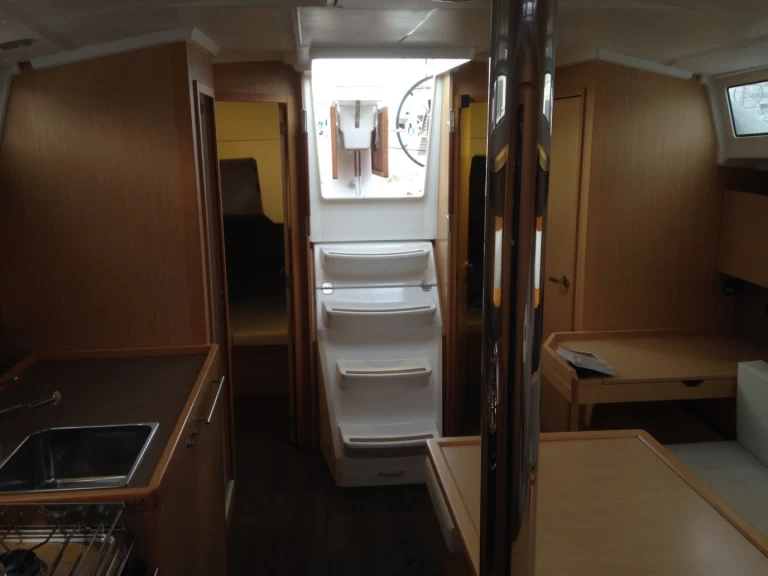 Yacht charter Lefkáda cheap Oceanis 38