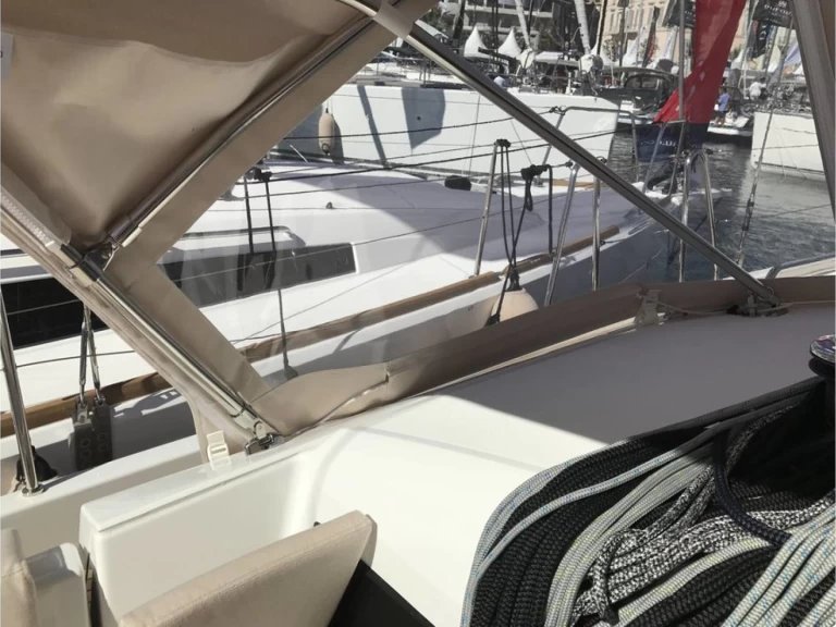 Rent a Jeanneau Sun Odyssey 440 Alimos
