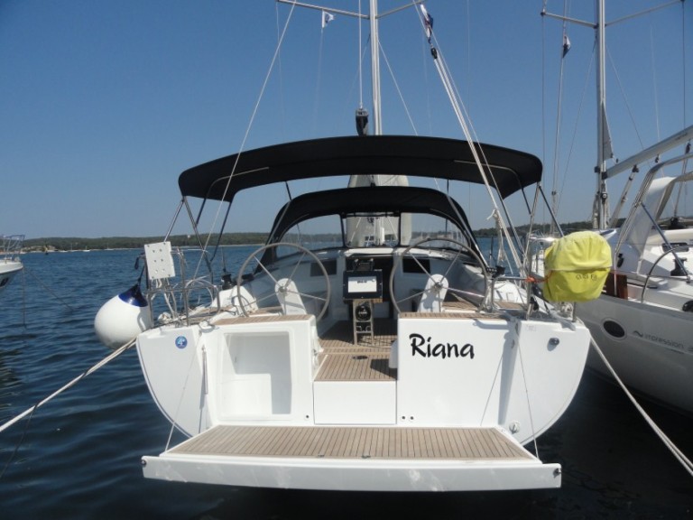 Yacht charter Pula cheap Hanse 385