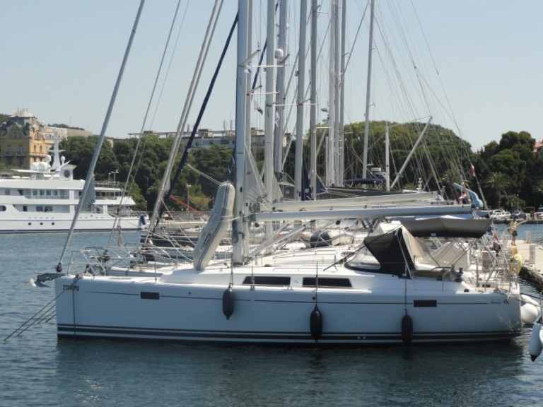 Sailboat rental in Pula - Hanse Hanse 385