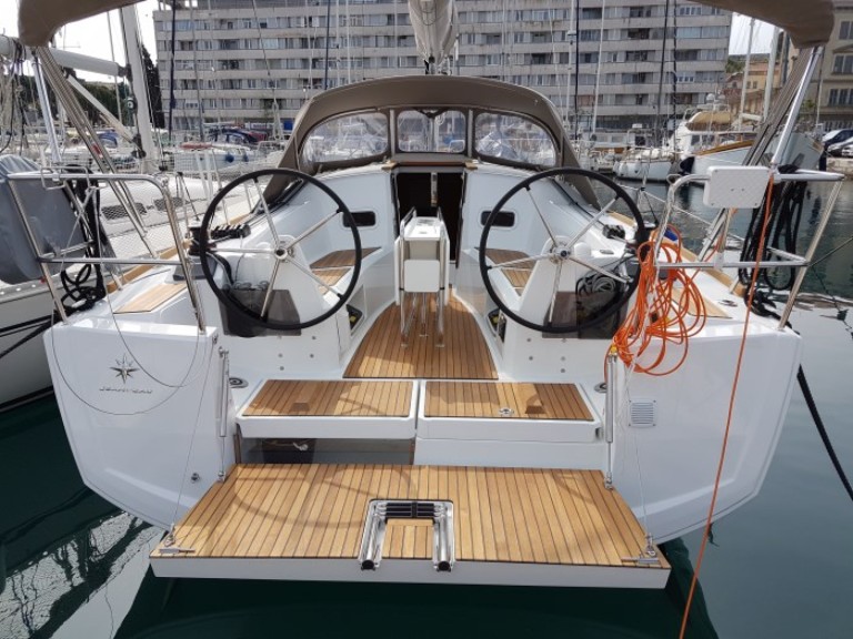 Rent a Jeanneau Sun Odyssey 349 Pula