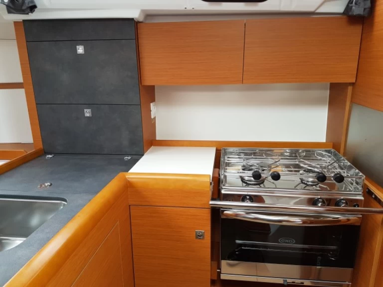 Boat rental Jeanneau Sun Odyssey 349 in Pula on Samboat