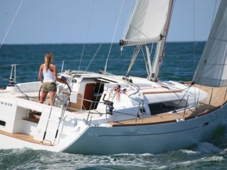 Bénéteau Oceanis 37 charter bareboat or captained in  Hamble-le-Rice