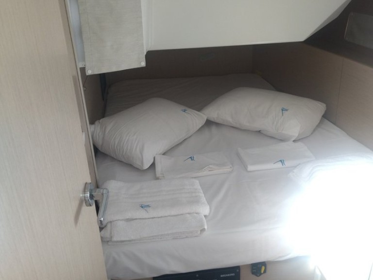 Rent a Bénéteau Oceanis 40.1 Alimos