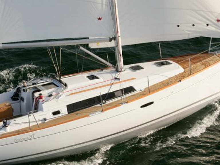 Yacht charter Hamble-le-Rice cheap Oceanis 37