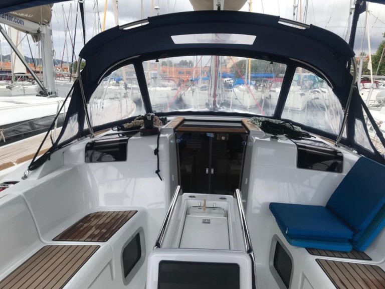 Rent a Jeanneau Sun Odyssey 419 Las Galletas