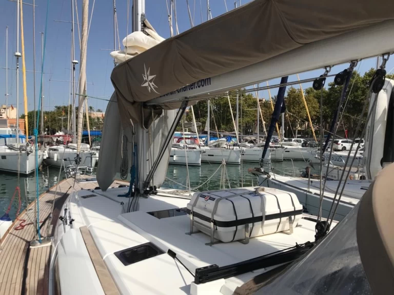 Sailboat rental in Santa Cruz de Tenerife - Jeanneau Sun Odyssey 519