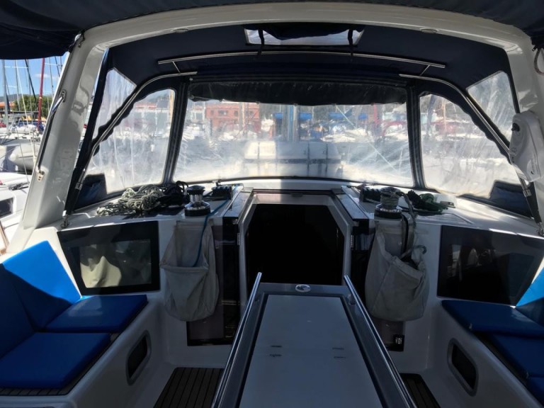 Yacht charter Palma de Mallorca cheap Oceanis 45