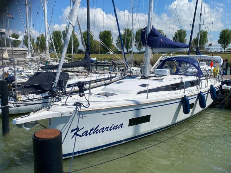Bareboat Rental Sailboat Bavaria with a boat licence