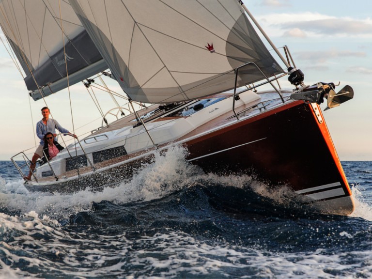 Boat rental Hanse Hanse 388 in Komolac on Samboat