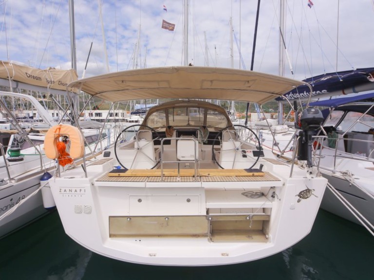 Sailboat for rent Seget Donji at the best price