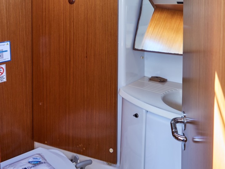 Boat rental Jeanneau Sun Odyssey 39i in Vigo on Samboat