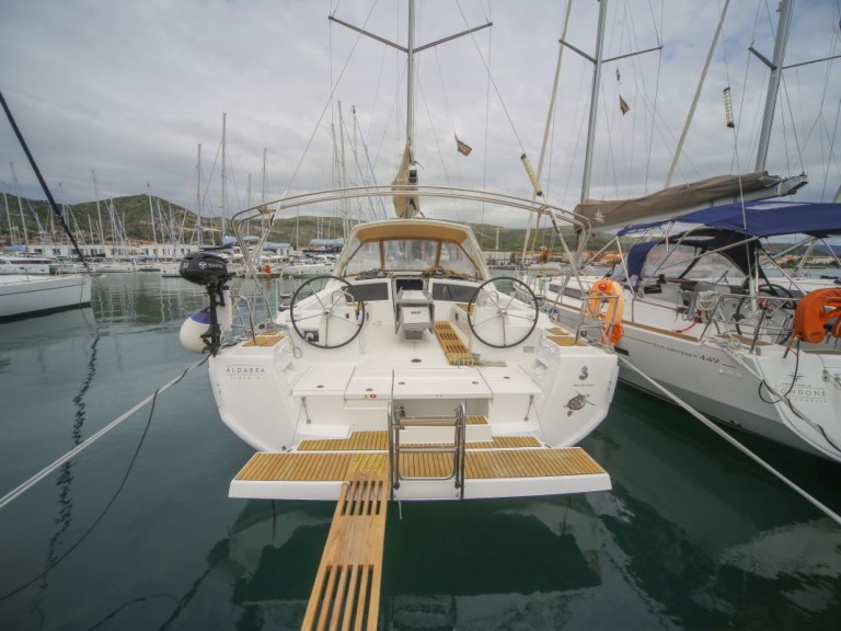 Rent a Bénéteau Oceanis 48 Seget Donji