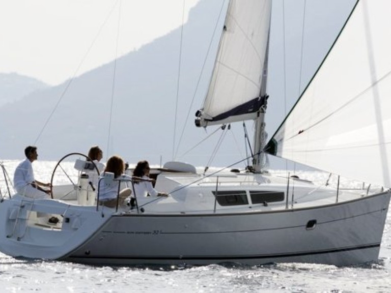 Jeanneau Sun Odyssey 32i charter bareboat or captained in  Lefkáda