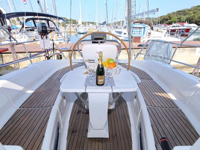 Sailboat for rent Pula at the best price