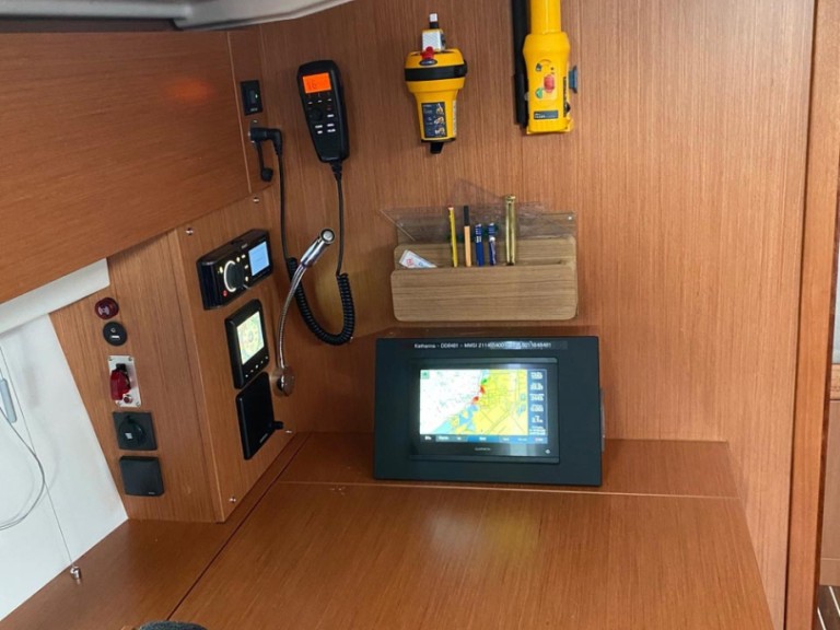 Sailboat rental in Lelystad - Bavaria Bavaria C42