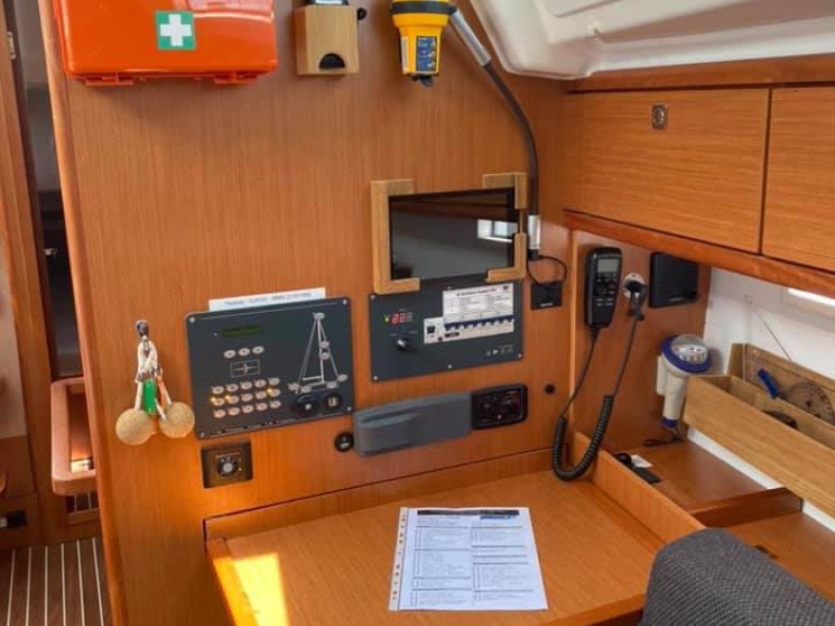 Bareboat Rental Sailboat Bavaria with a boat licence