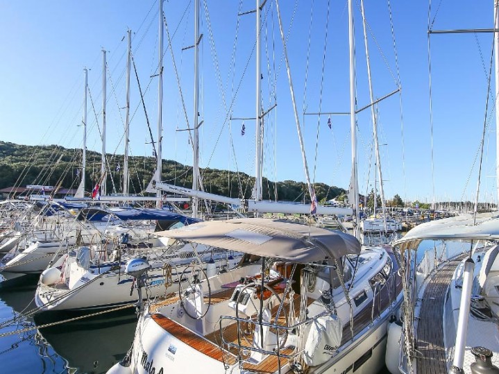 Boat rental Bavaria Cruiser 37 in Marina Punat on Samboat