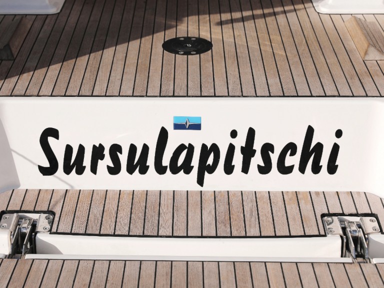 Rent a Bavaria Cruiser 37 Pula