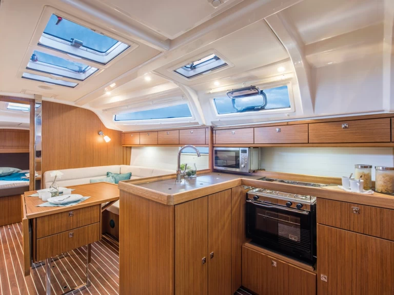 Bavaria Bavaria Cruiser 37 Style in Trogir on SamBoat