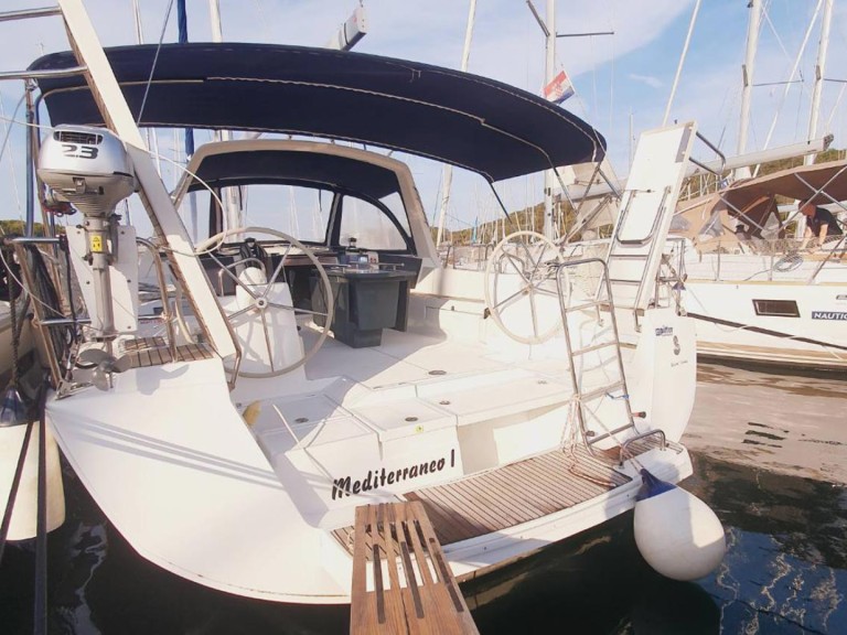 Rent a Bénéteau Oceanis 45 Pula