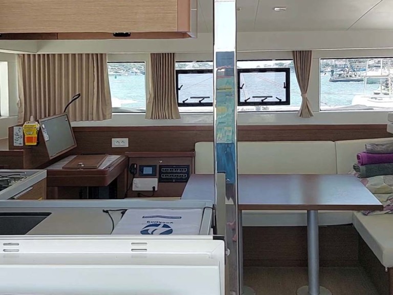 Catamaran rental in Palma de Mallorca - Lagoon Lagoon 40