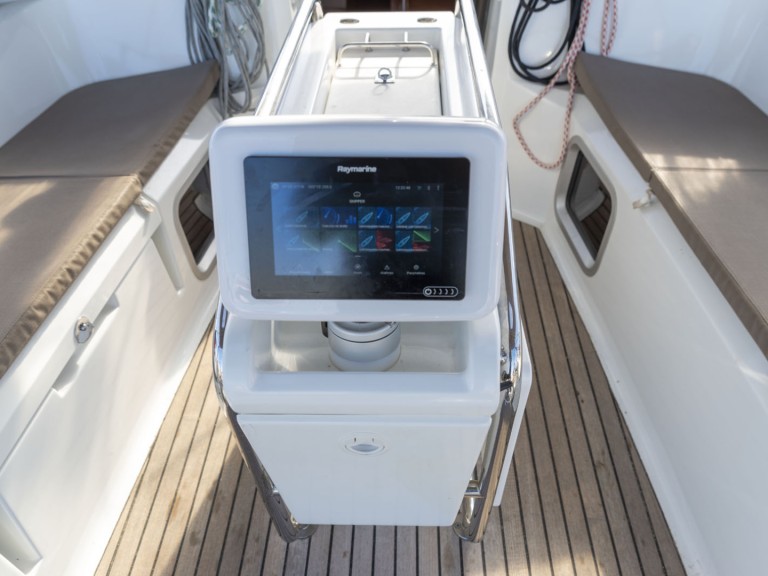 Sailboat rental in Palma de Mallorca - Jeanneau Sun Odyssey 389