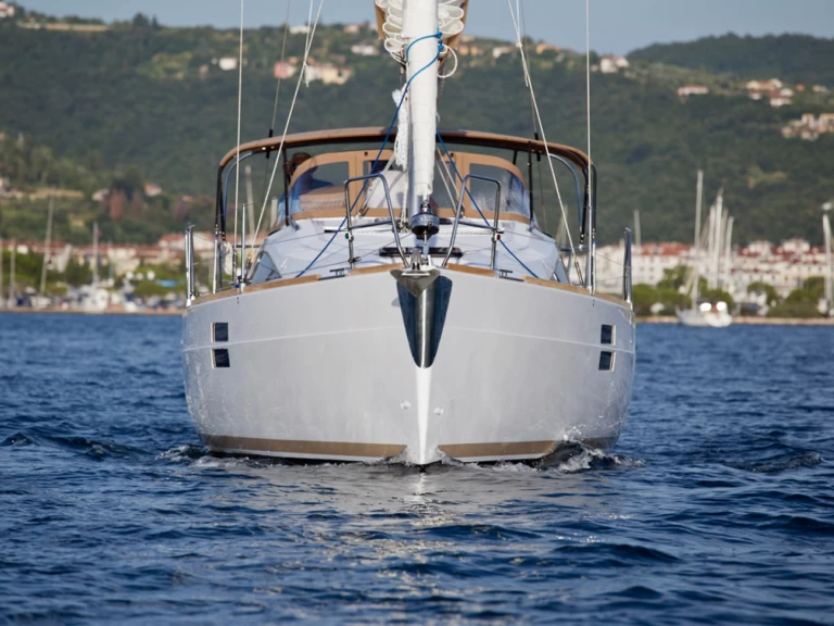 Rent a Elan Impression 35 Kaštela