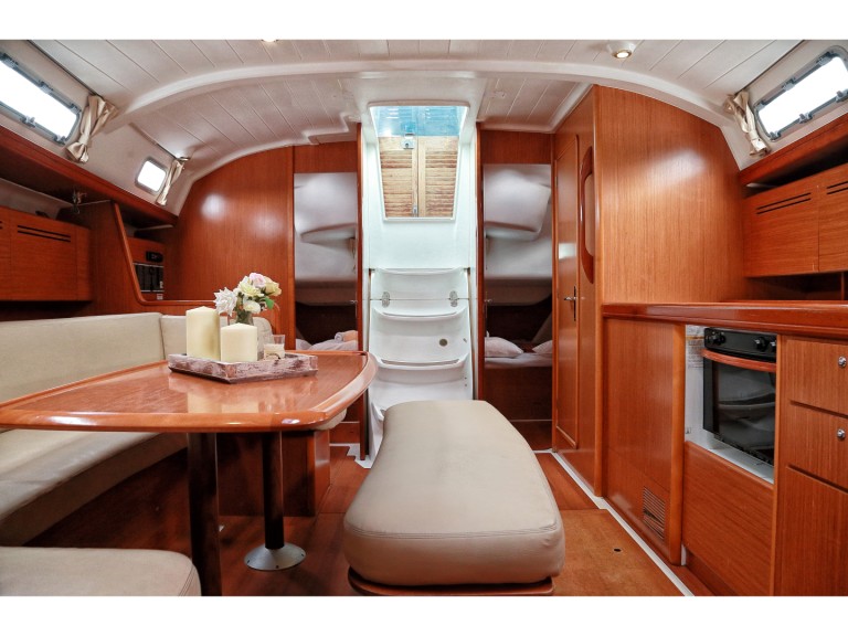 Sailboat for rent Préveza at the best price