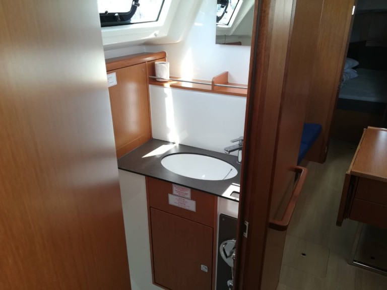 Bareboat Rental Sailboat Bavaria with a boat licence