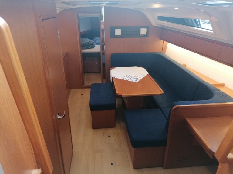 Yacht charter Pula cheap Cruiser 41