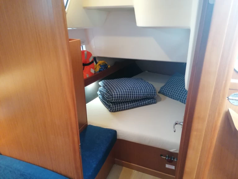 Bareboat Rental Sailboat Bavaria with a boat licence