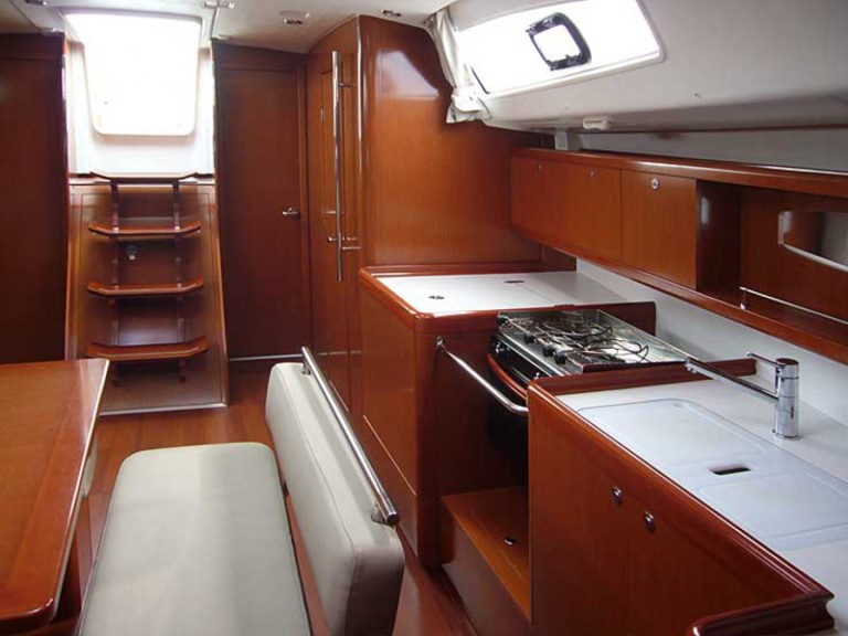 Sailboat for rent Portimão at the best price