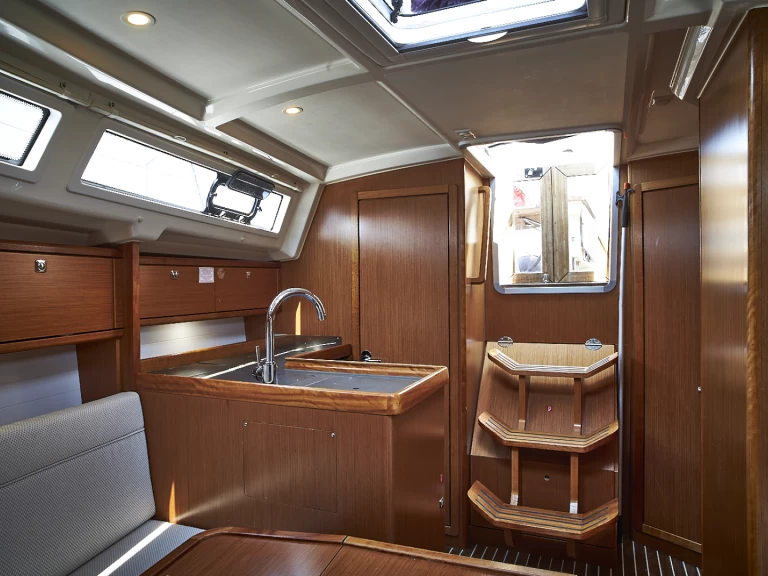 Bareboat Rental Sailboat Bavaria with a boat licence