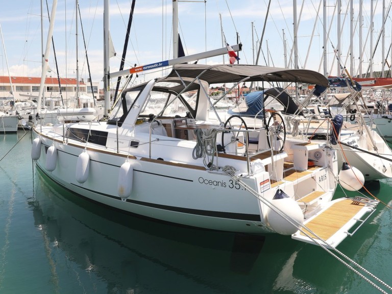 Rent a Bénéteau Oceanis 35.1 Biograd na Moru