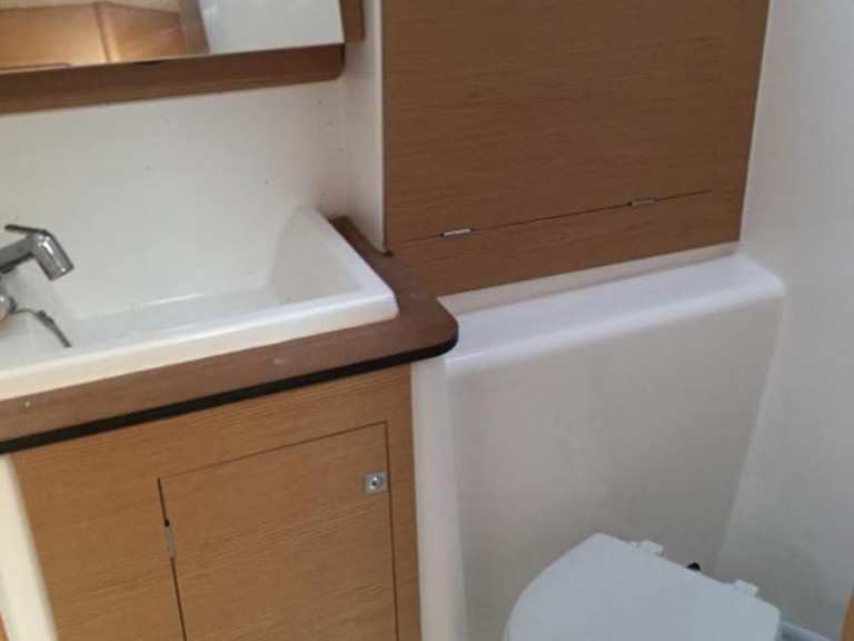 Sailboat for rent Furnari at the best price