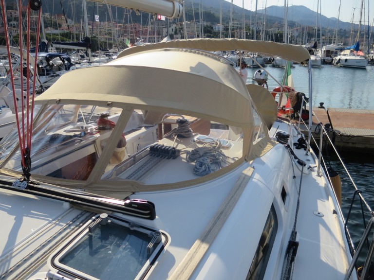 Sailboat rental with or without captain Jeanneau Fezzano