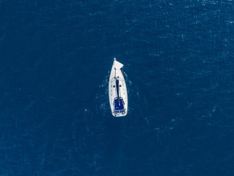 Boat rental Bénéteau Cyclades 50.5 in Alimos on Samboat