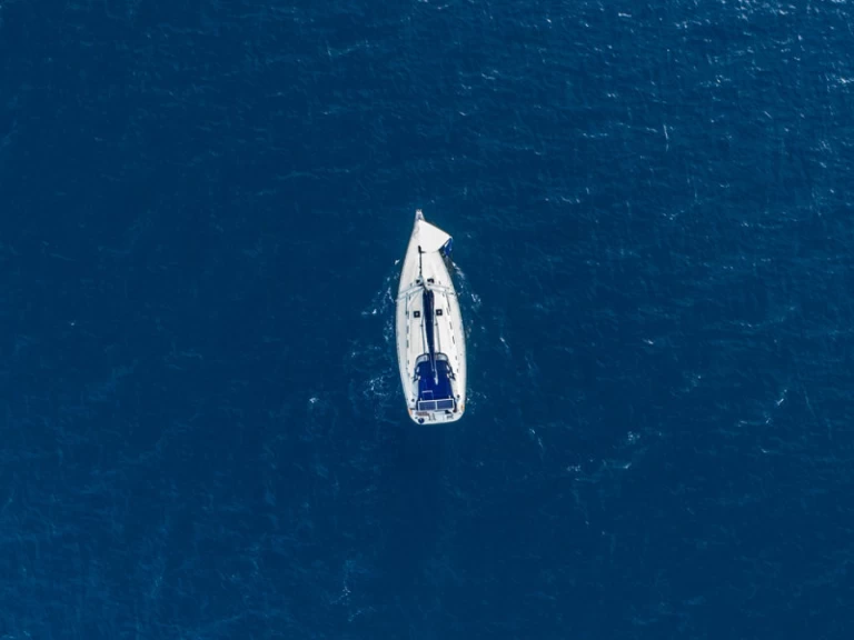 Boat rental Bénéteau Cyclades 50.5 in Alimos on Samboat